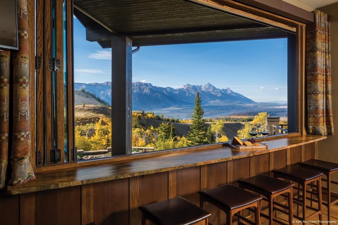 VistaLuxe Complementary folding window
Oak wood with field-finished interior