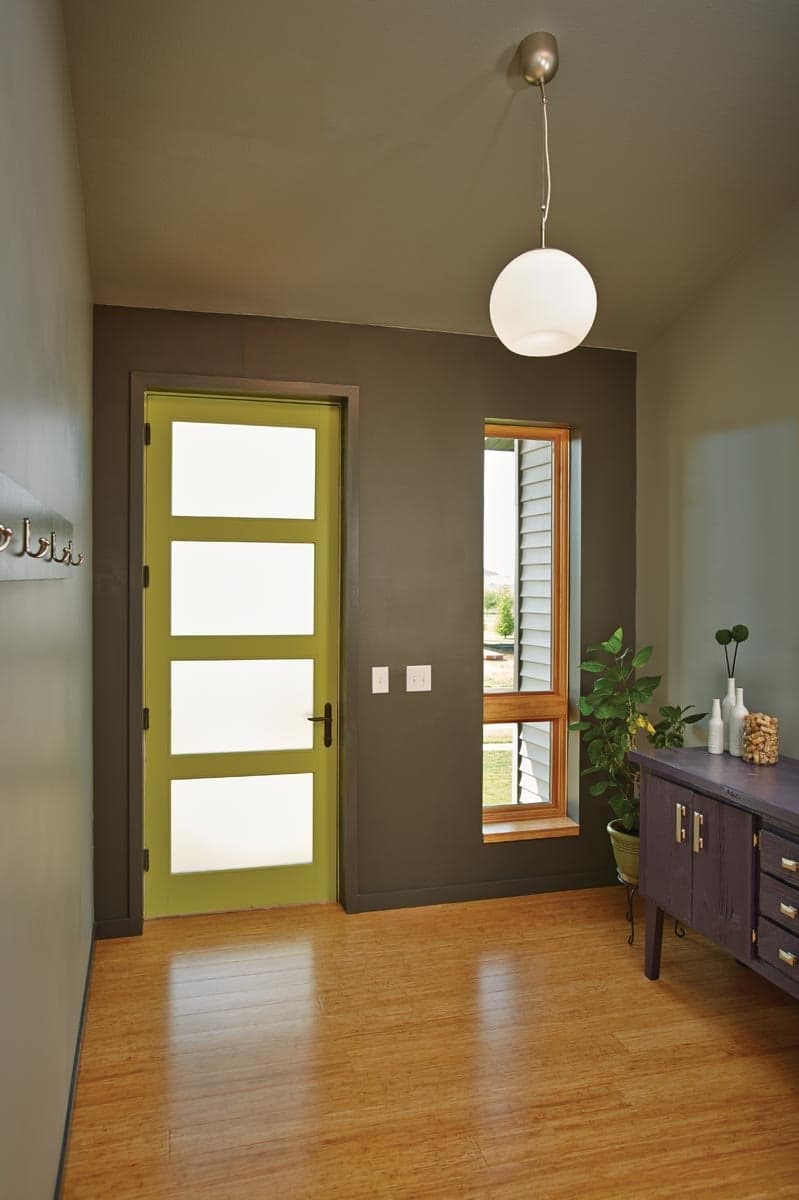 Ultra Series inswing entrance door with 4-5/8" wide cross rails
Toronto handle with Rustic Umber finish
Frosted matte privacy glass